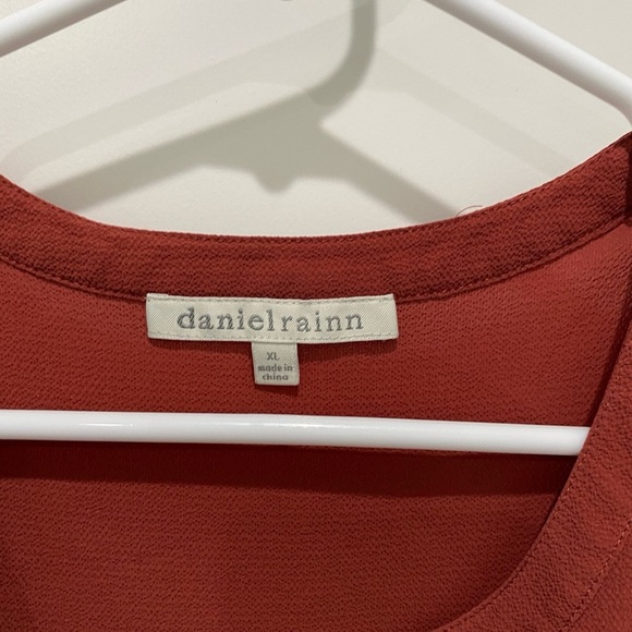 Long Sleeveless Blouse - Picture 4 of 6